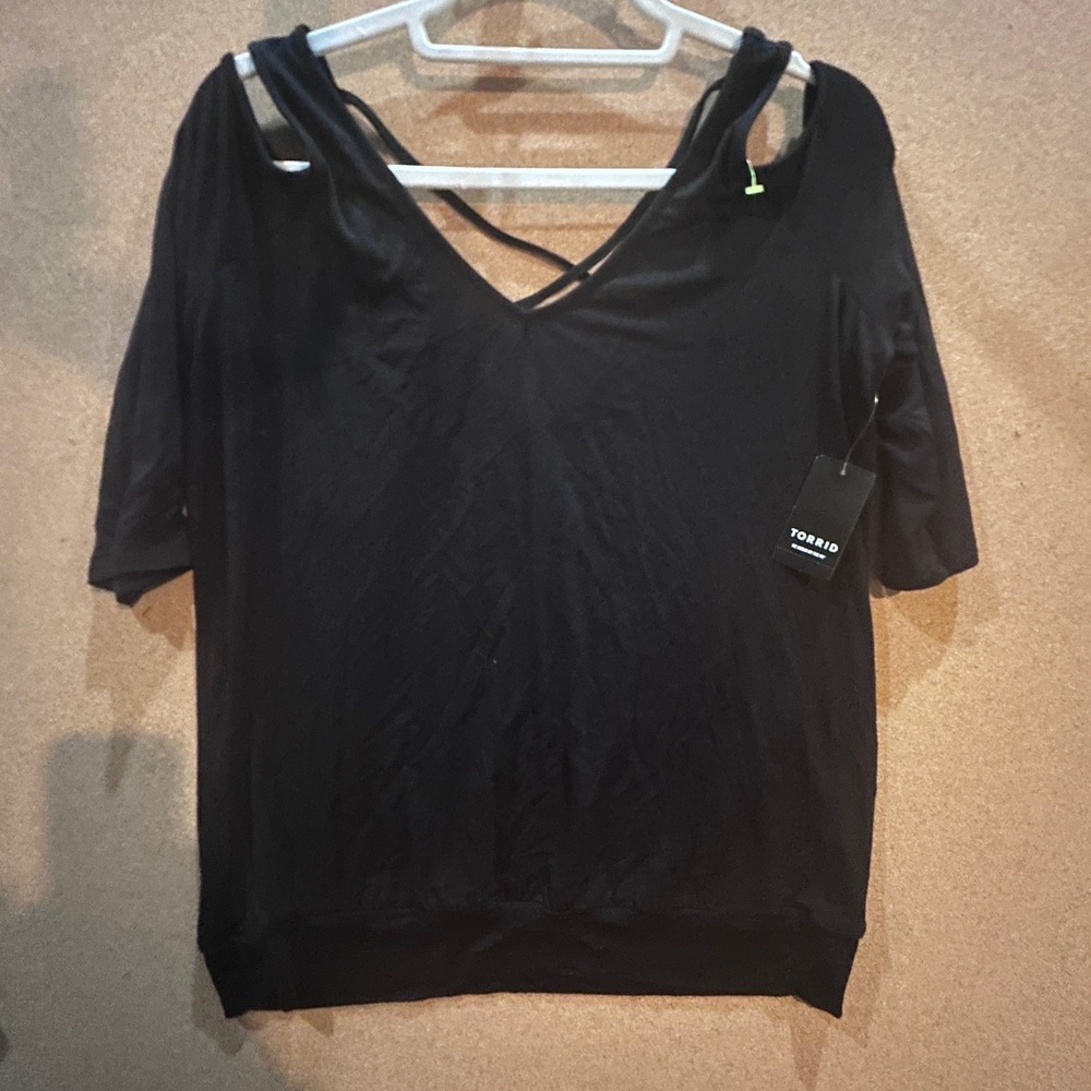 Torrid Top Women 00 Black New Super Soft Cold Shoulder Strappy V-Neck Knit